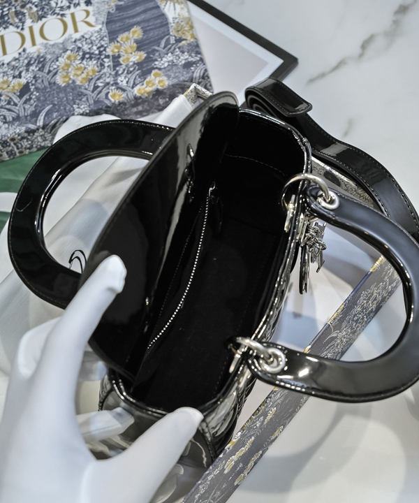 ディオールバッグ着用イメージ